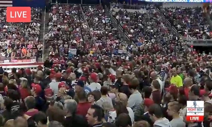 &apos;I&apos;m here all by myself … No guitar, no piano, no nothing!&apos; Trump says Hillary needs Beyonce to pack &apos;em in as he draws 11,000 in Pennsylvania