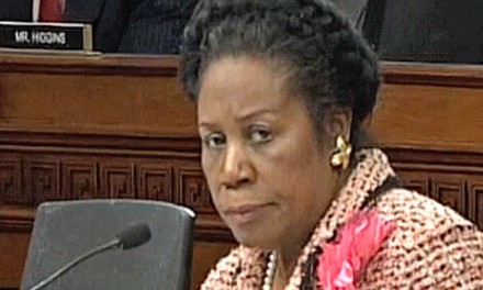 What’s in the envelope Rep. Sheila Jackson Lee gave to Ford’s attorney during Kavanaugh hearings?