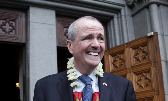 Angry women confront NJ Gov. Phil Murphy over COVID-19 policies as he eats dinner out