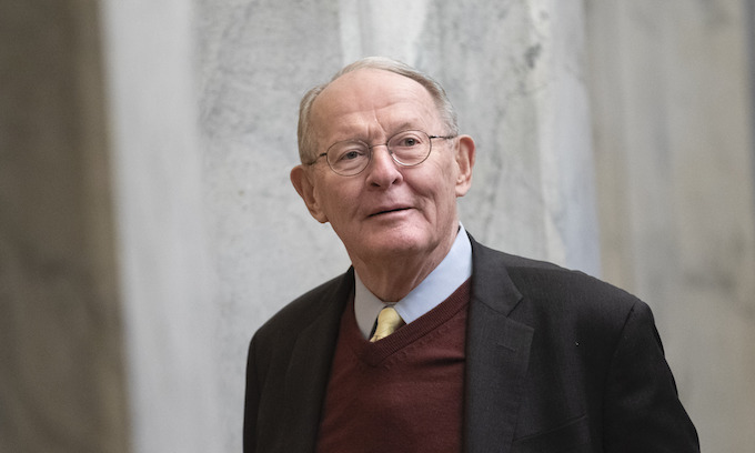 Swing-vote GOP Sen. Alexander comes out against witnesses, paving way for imminent Trump acquittal