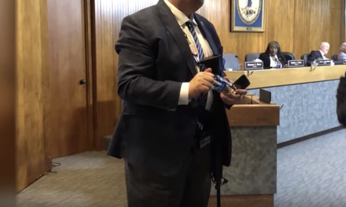 Virginia councilman triggers liberal peers by wearing an AR-15 across his chest to city hall meeting