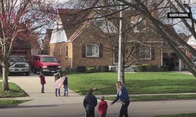 Pledge brings Ohio neighborhood together — at a distance