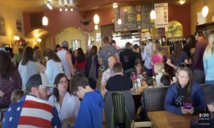UPDATE:  Health Dept. orders closure – Hundreds dine-in at Colorado breakfast spot that defied Gov. Polis to open