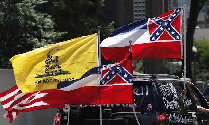 Mississippi lawmakers pass bill to remove confederate symbol from flag