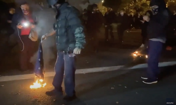 Rioting in Vancouver, WA following police shooting of armed black man