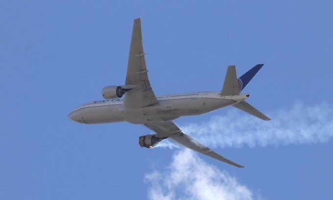 United pulls 24 Boeing 777s; FAA orders inspections after engine failure