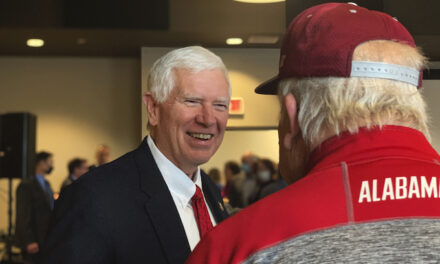 Trump endorses Mo Brooks among Alabama GOP Senate contenders