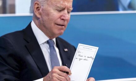 President Biden handed note telling him to wipe his chin