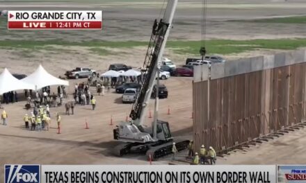 Abbott inaugurates 1st stretch of state-funded border barrier