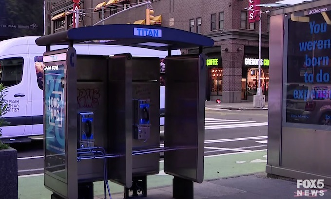 Crews remove last functioning pay phone in New York City