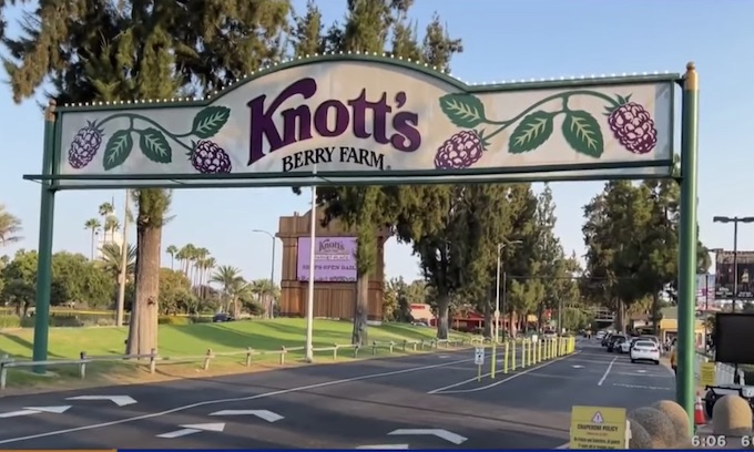 Knott’s Berry Farm bans unaccompanied minors from Scary Farm in wake of teen fights