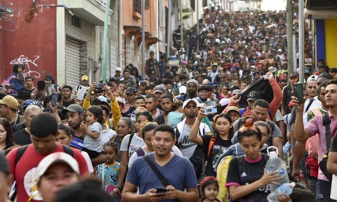 3,000 Strong Migrant Caravan Begins Walking Toward US — Mexico Border