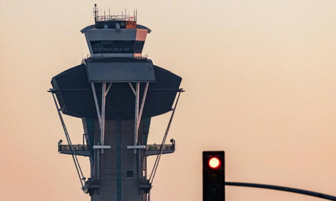 Air Traffic Controllers Ask Public for Donations as Shutdown Drags On